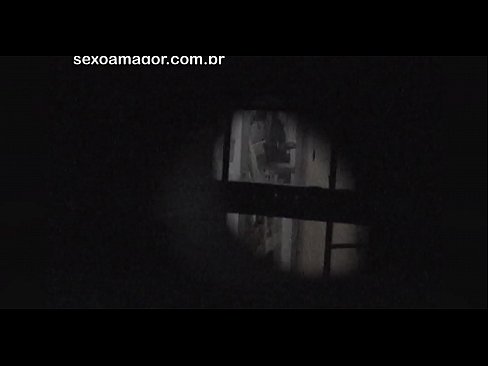 ❤️ Si Blondie ay lihim na nakunan ng video ng isang voyeur ng kapitbahayan na nakatago sa likod ng mga guwang na brick ❌ super sex sa tl.high-pass.ru ❌